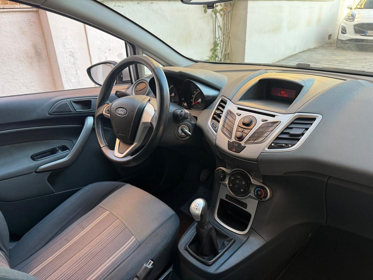 FORD Fiesta 1.4 TDCi 68CV 5 porte Titanium