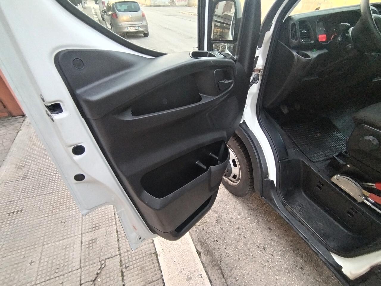 Iveco Daily 35 c15 150 CV 3.0 6 marce