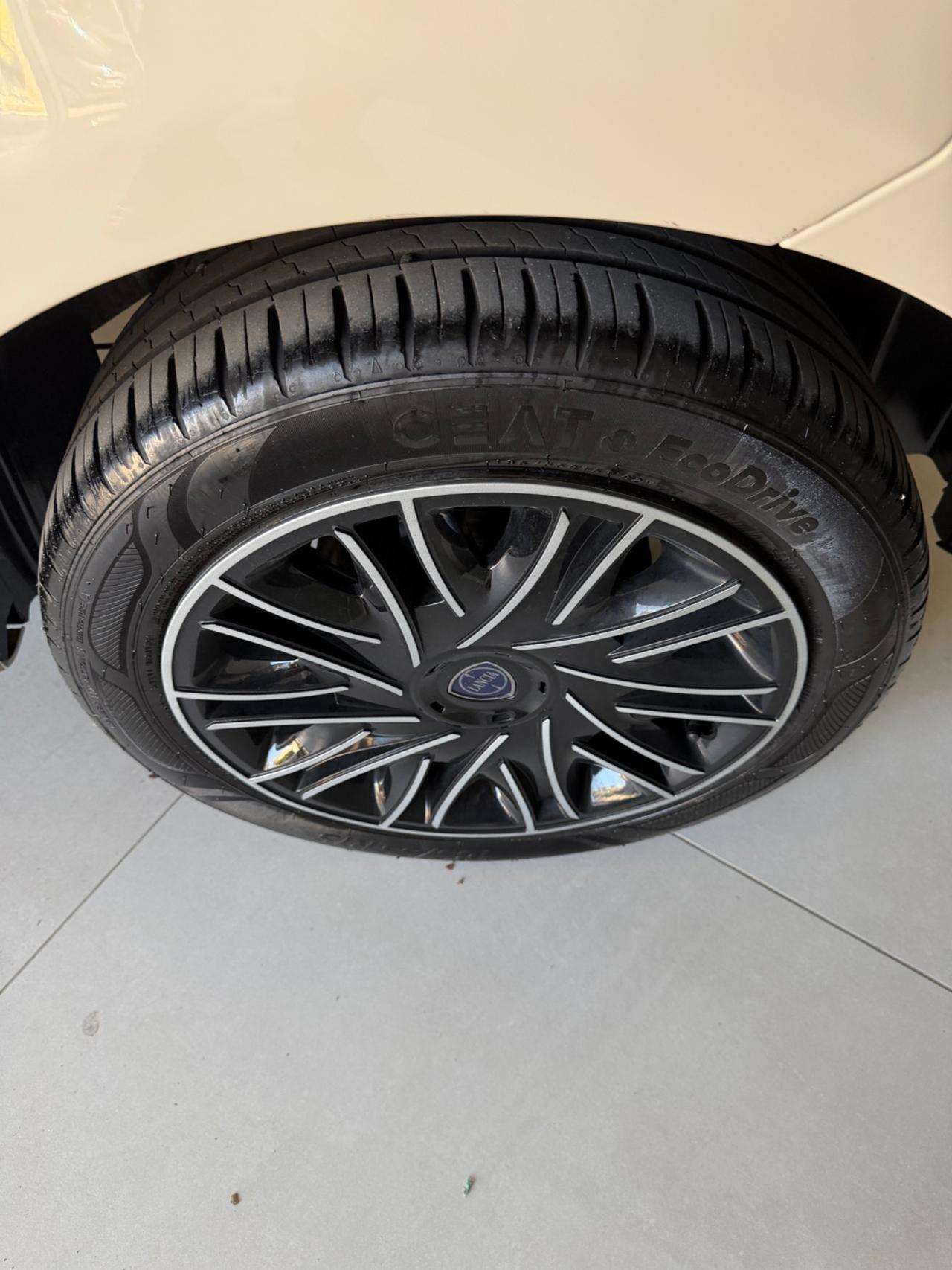 Lancia Ypsilon 1.2 GPL