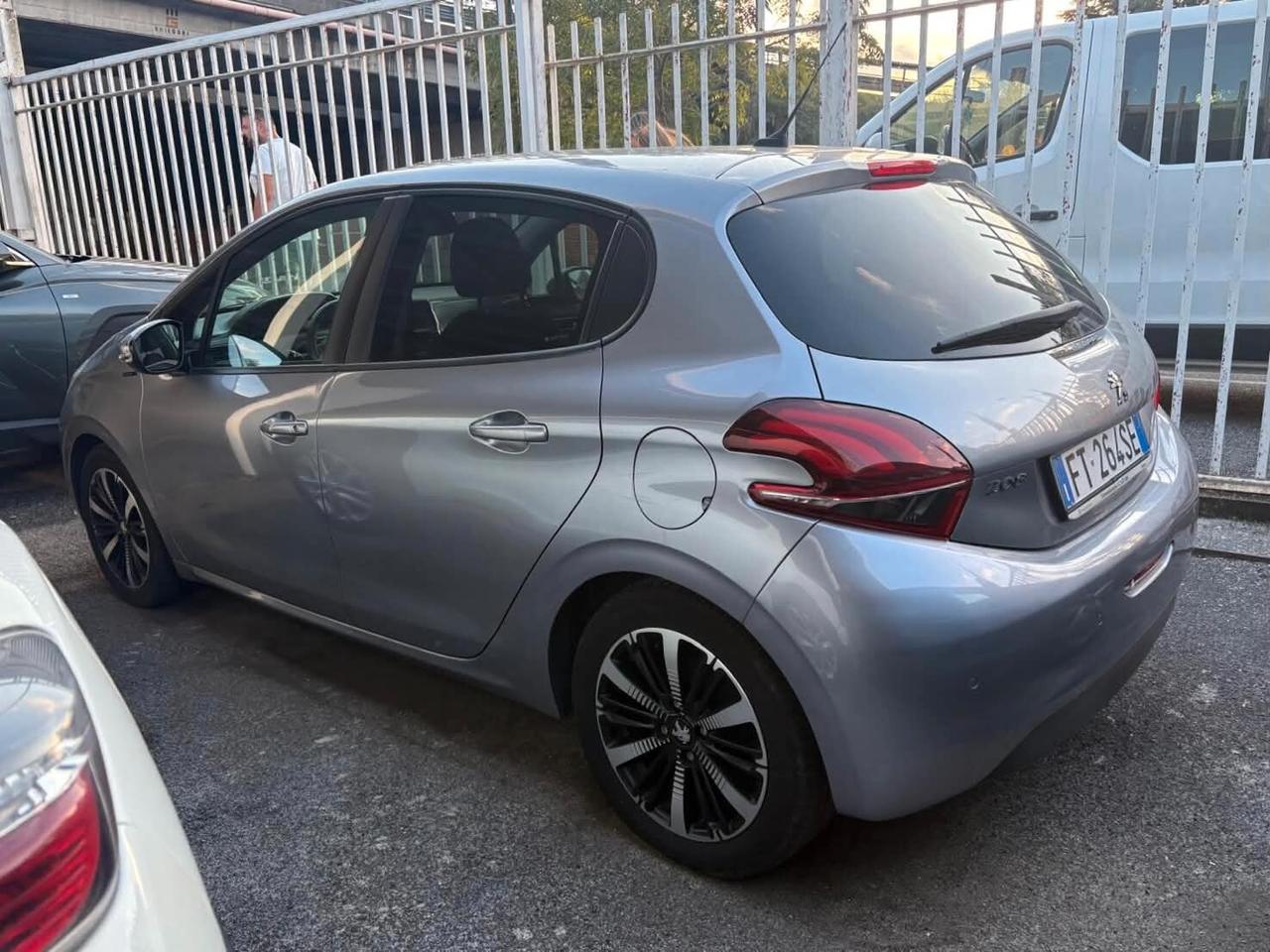 Peugeot 208 PureTech 82 5 porte Signature