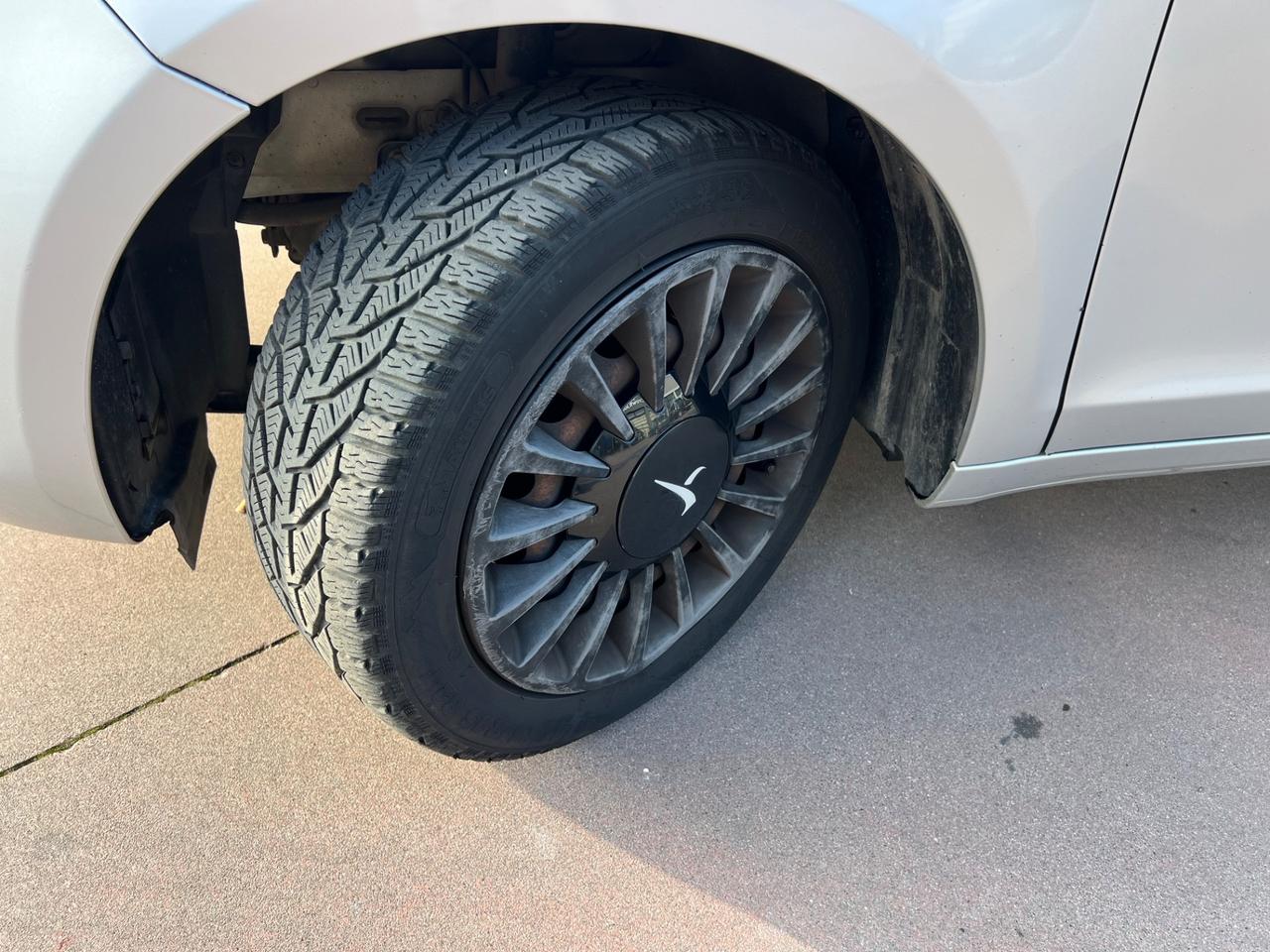 Lancia Ypsilon 1.2 69 CV 5 porte GPL Ecochic Silver