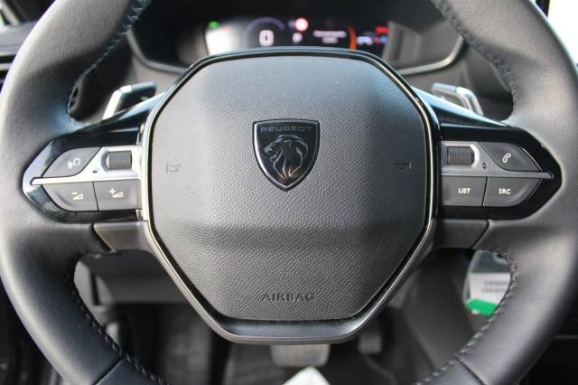 Peugeot 2008 1.2 Allure s&s 130cv eat8 con Navigatore e Carplay