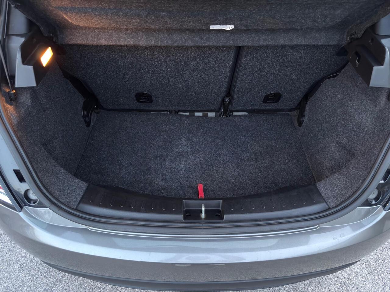 Lancia Ypsilon 1.0 FireFly S&S Hybrid Silver