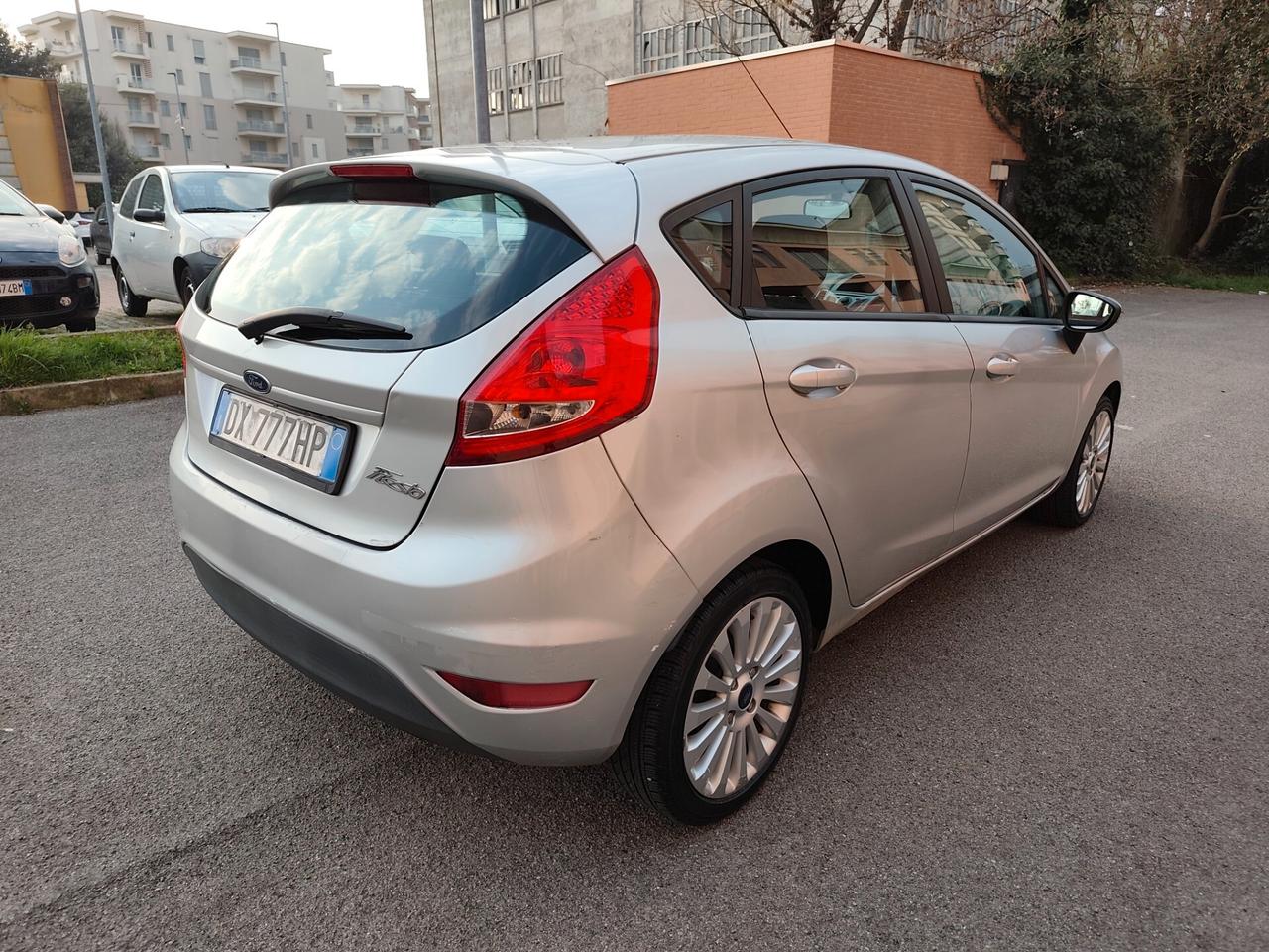 Ford Fiesta 1.2 Benz 82 CV 5 porte Titanium