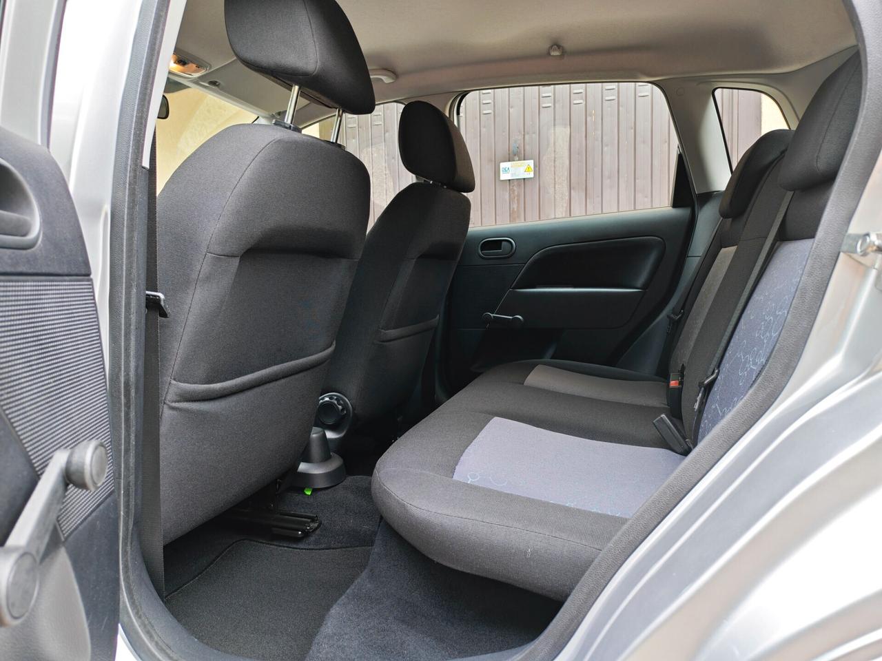 Ford Fiesta 1.2 BENZINA 75cv / 25.900km / Unipro