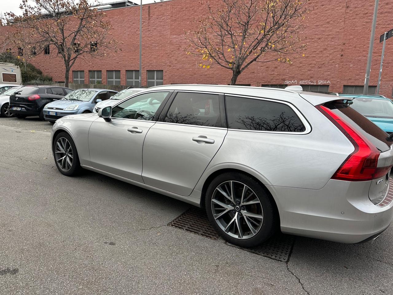 Volvo V90 D4 R-design