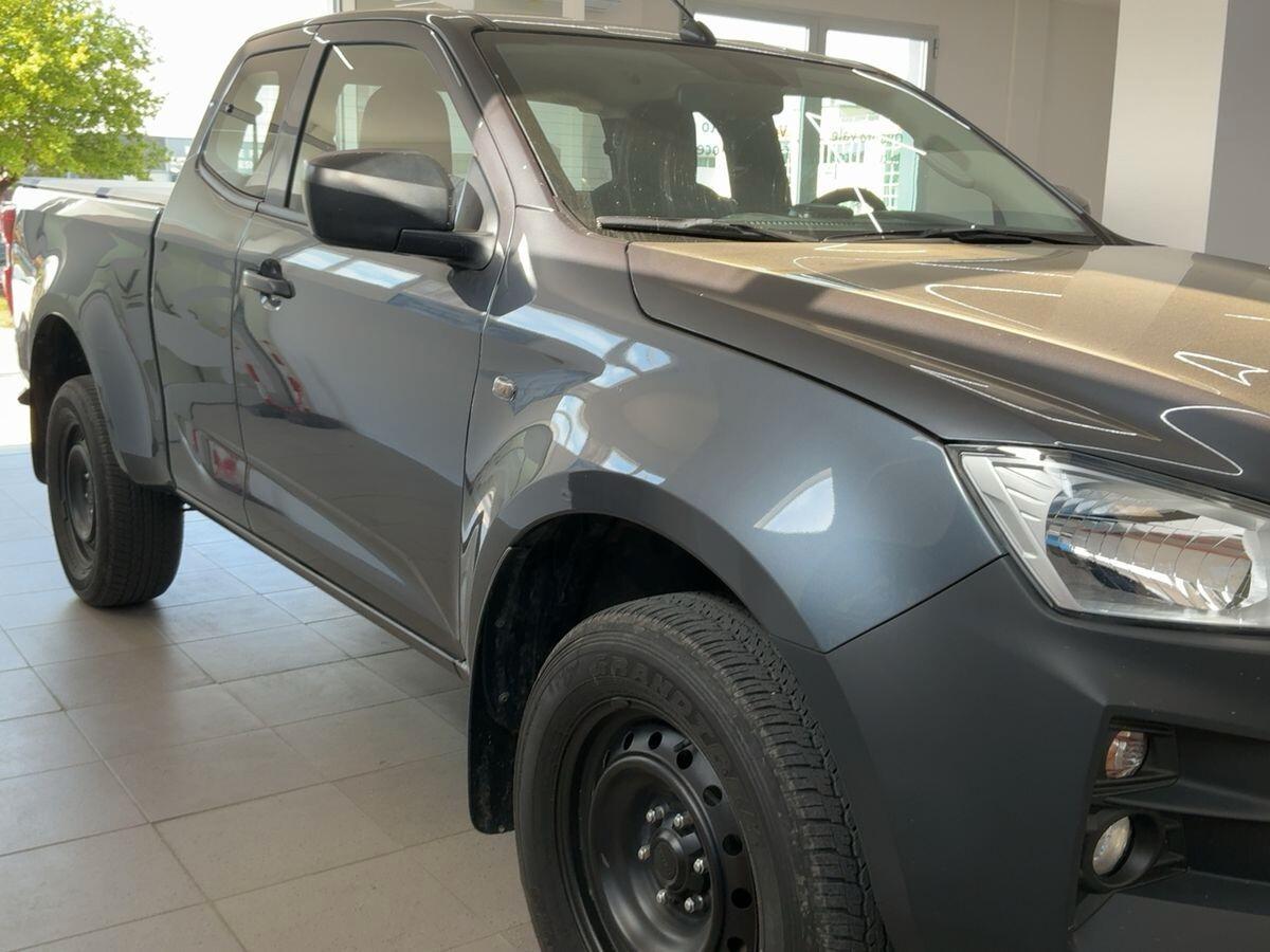 ISUZU D-MAX 1.9 TD Space Cab 4WD L — 163 CV | 11/2024 | 30.551 km
