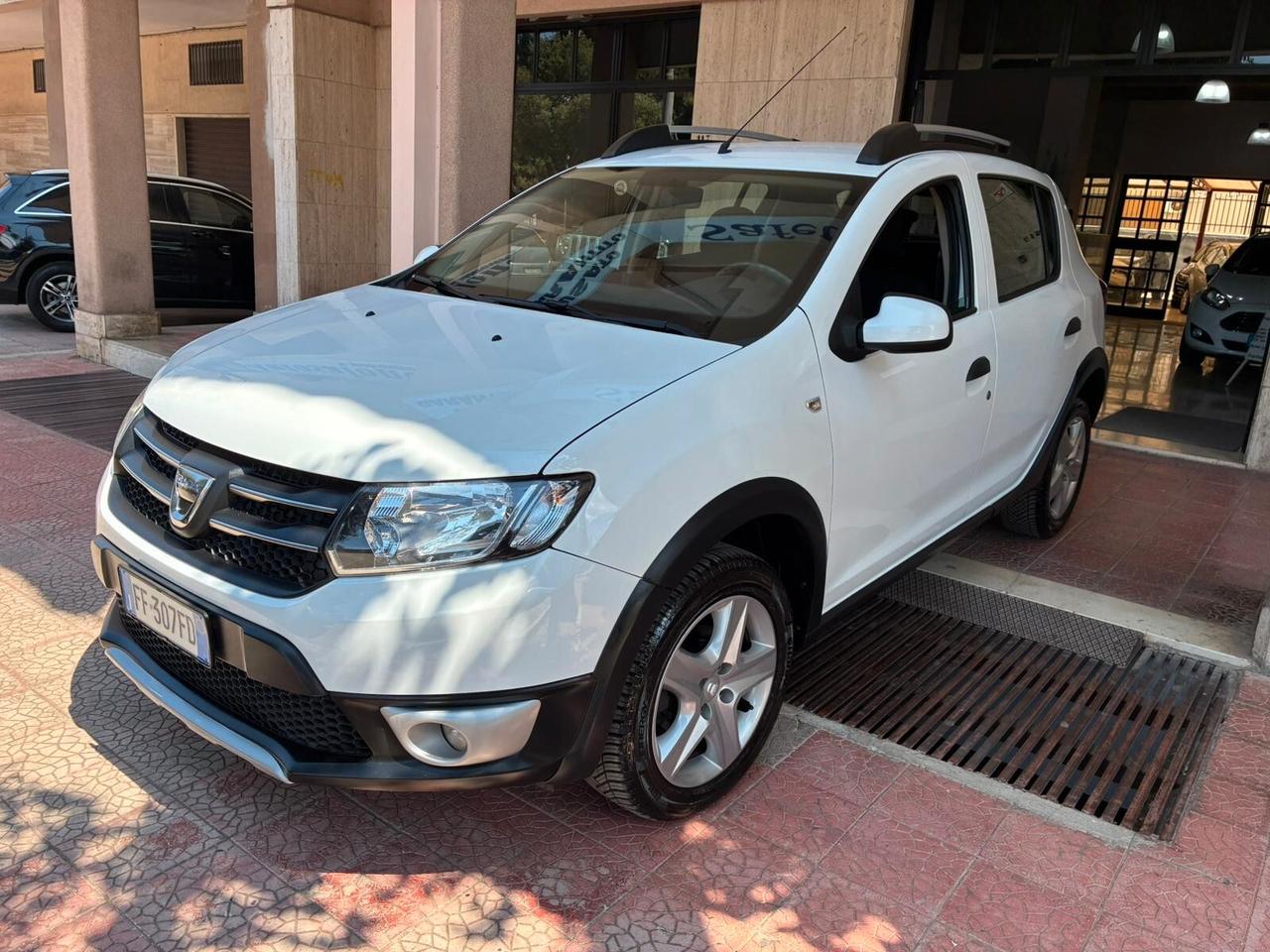 Dacia Sandero Stepway 1.5 dCi90CV perfetta-16