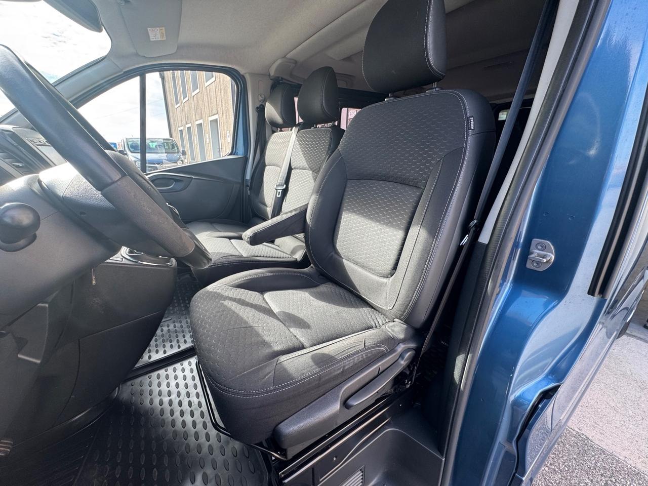 Opel Vivaro 9 posti passo lungo