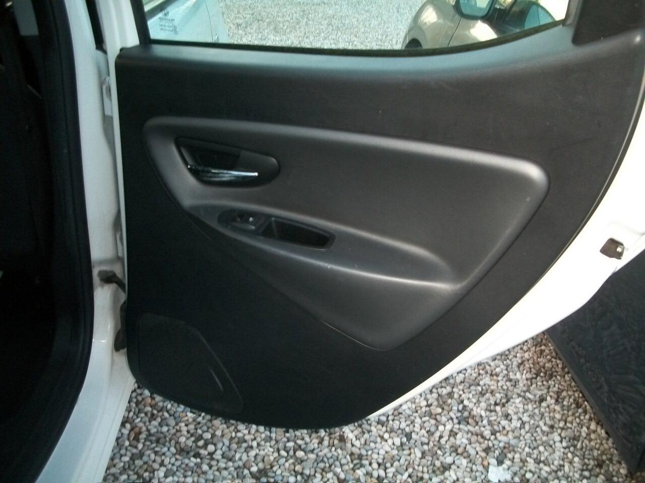 Lancia Ypsilon 1.2 69 CV 5 porte S&S Silver CC 1242 BENZINA EURO 05 KM 92630 TALIANDATI GARANZIA UN ANNO N 08 GOMME E CERCHI N 4 INVERNAL IN FERRO CON COPRI CERCHI 95X100 04 CERCHI IN LEGA ESTIVI 90X100