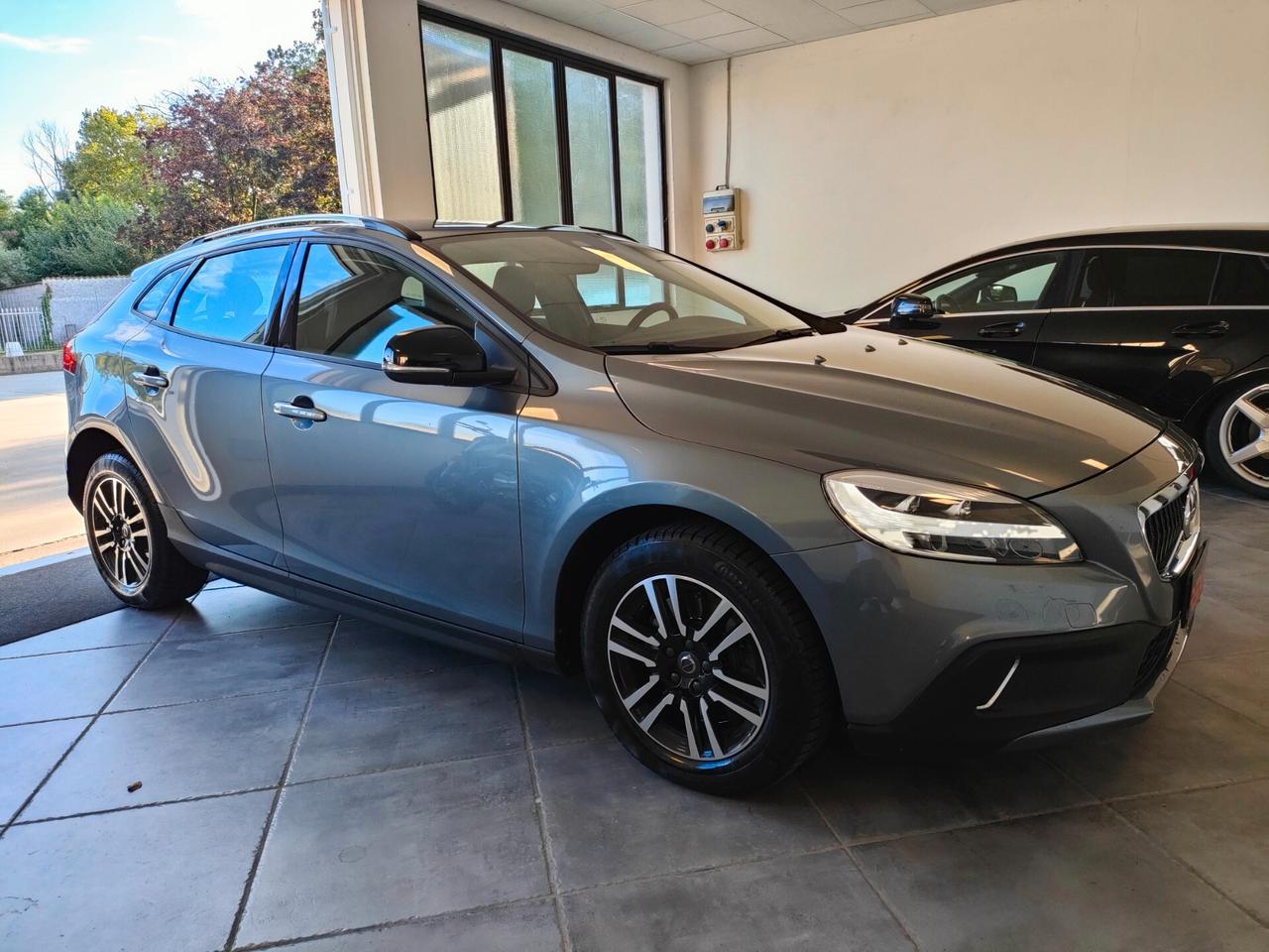 VOLVO V40 CROSS COUNTRY 2.0 D2