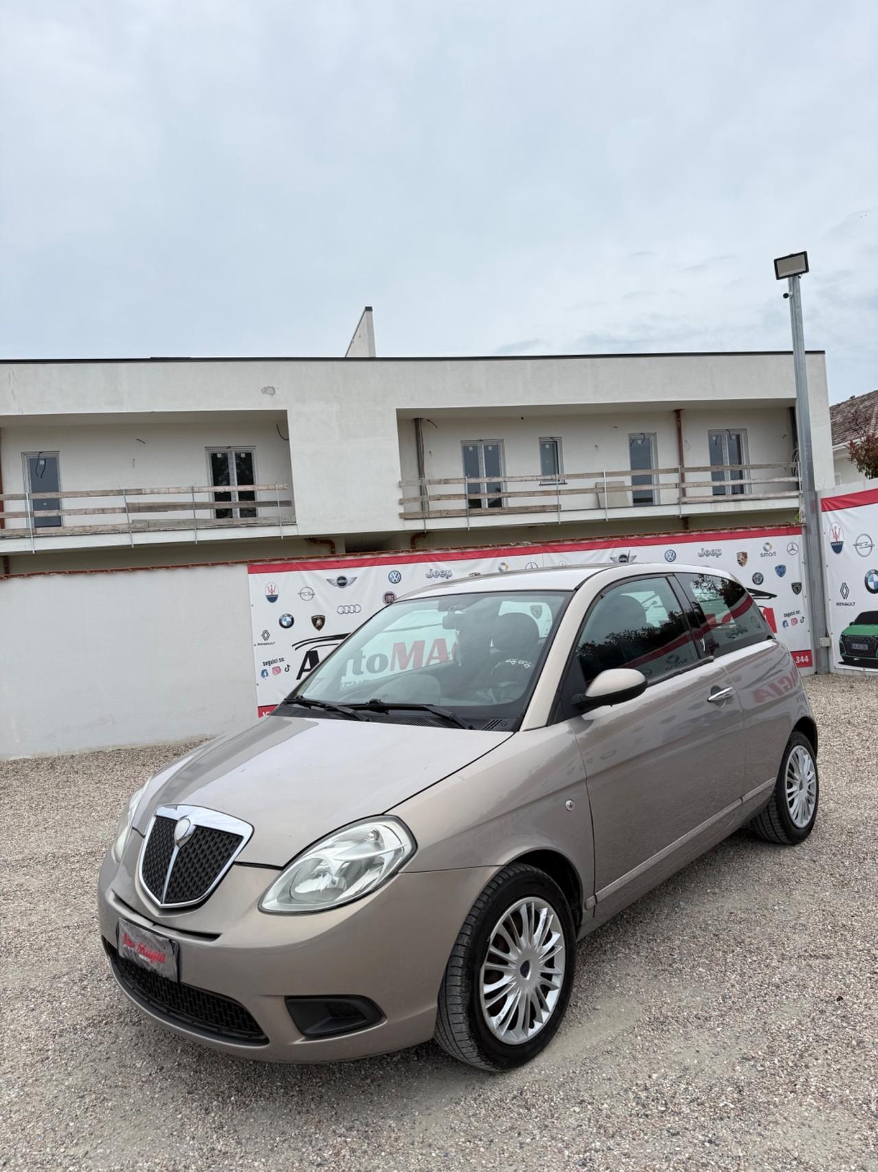 Lancia Ypsilon 1.3 MJT 75 CV Platino