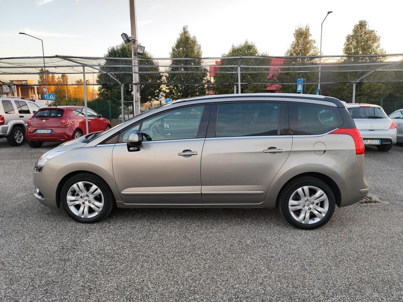 Peugeot 5008 2.0 HDi 150CV Business