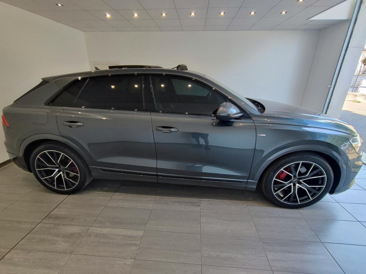 Audi Q8 55 TFSI e quattro tiptronic Sport