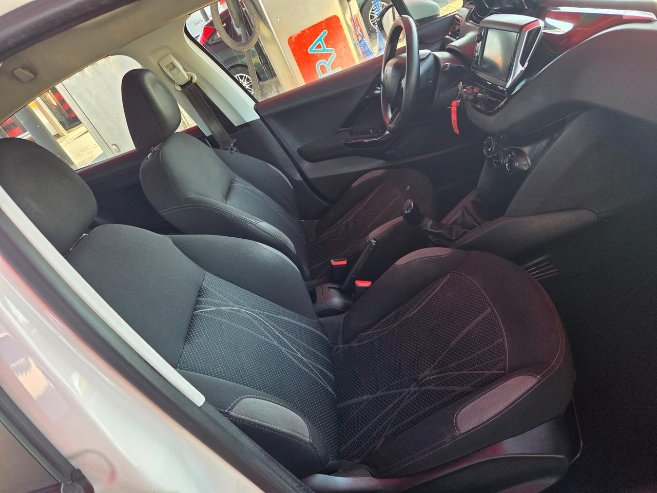 Peugeot 208 1.4 HDi 68 CV 5 porte 2013