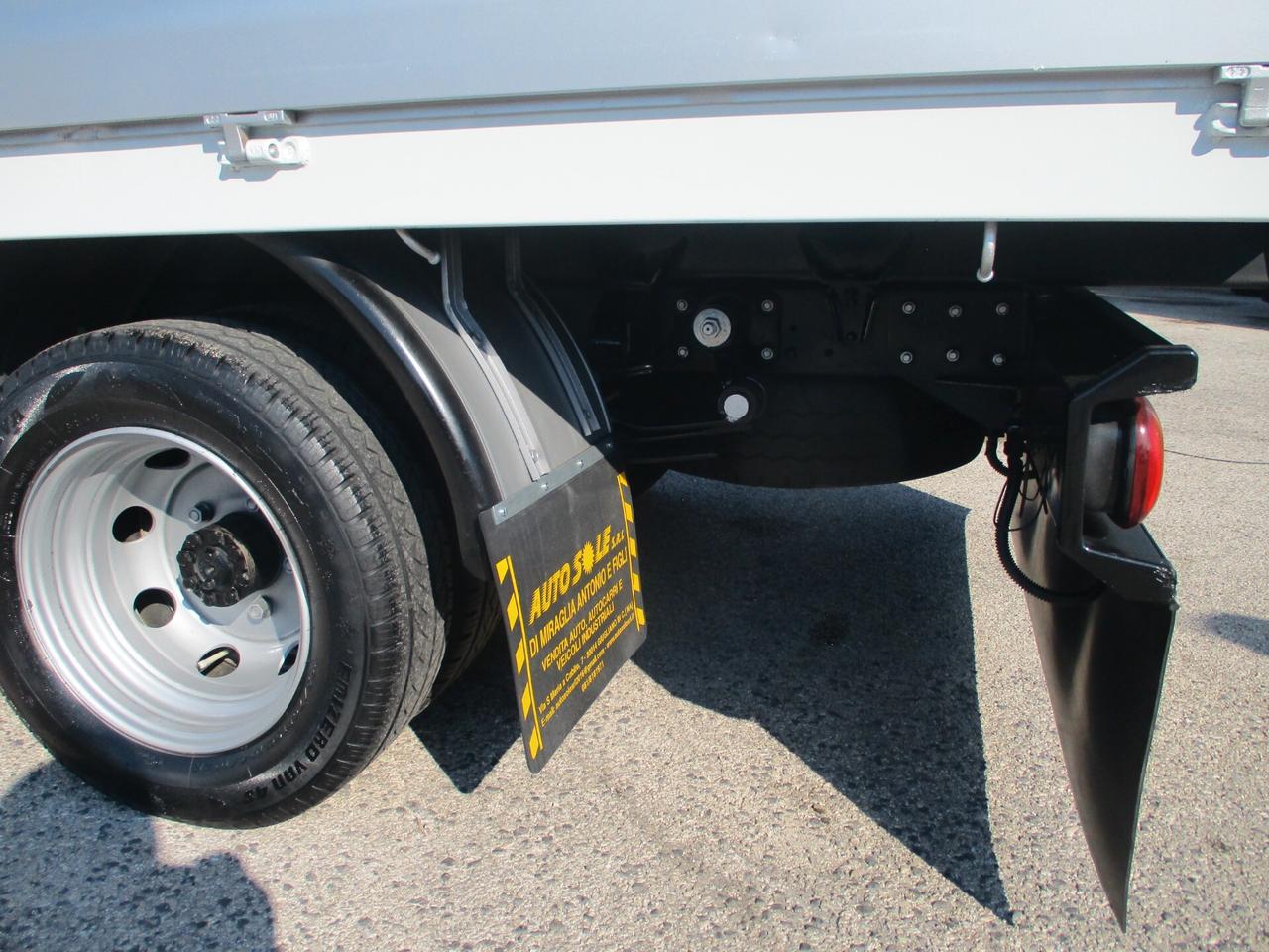 Nissan Cabstar 3000 120CV CASSONE FISSO PASSO CORTO 3.10 METRI