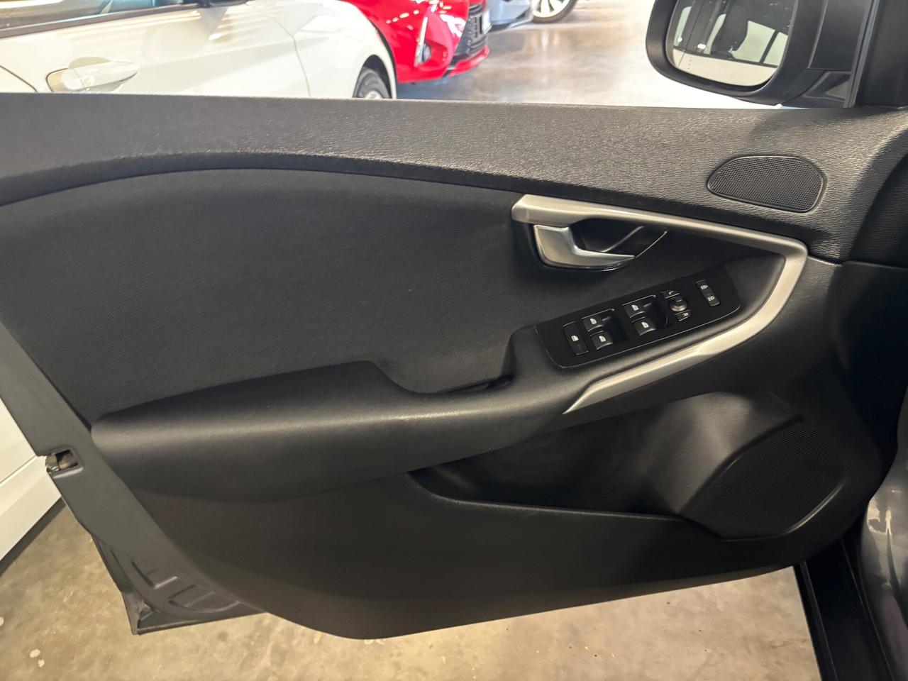 Volvo V40 D2 1.6 Summum | OK NEOPATENTATI |