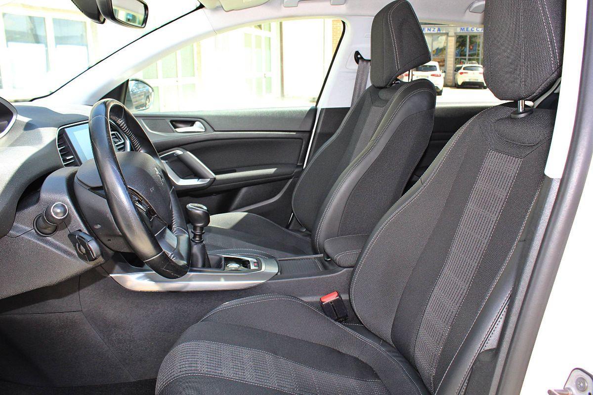 PEUGEOT - 308 - BlueHDi 130 S&S Allure