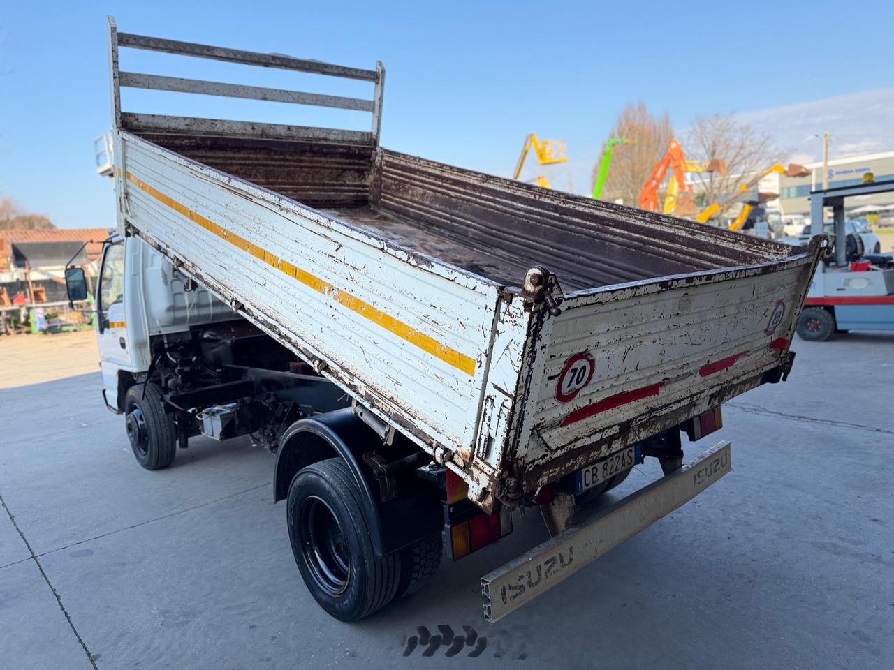 Autocarro ISUZU Q75.3 RIBALTABILE