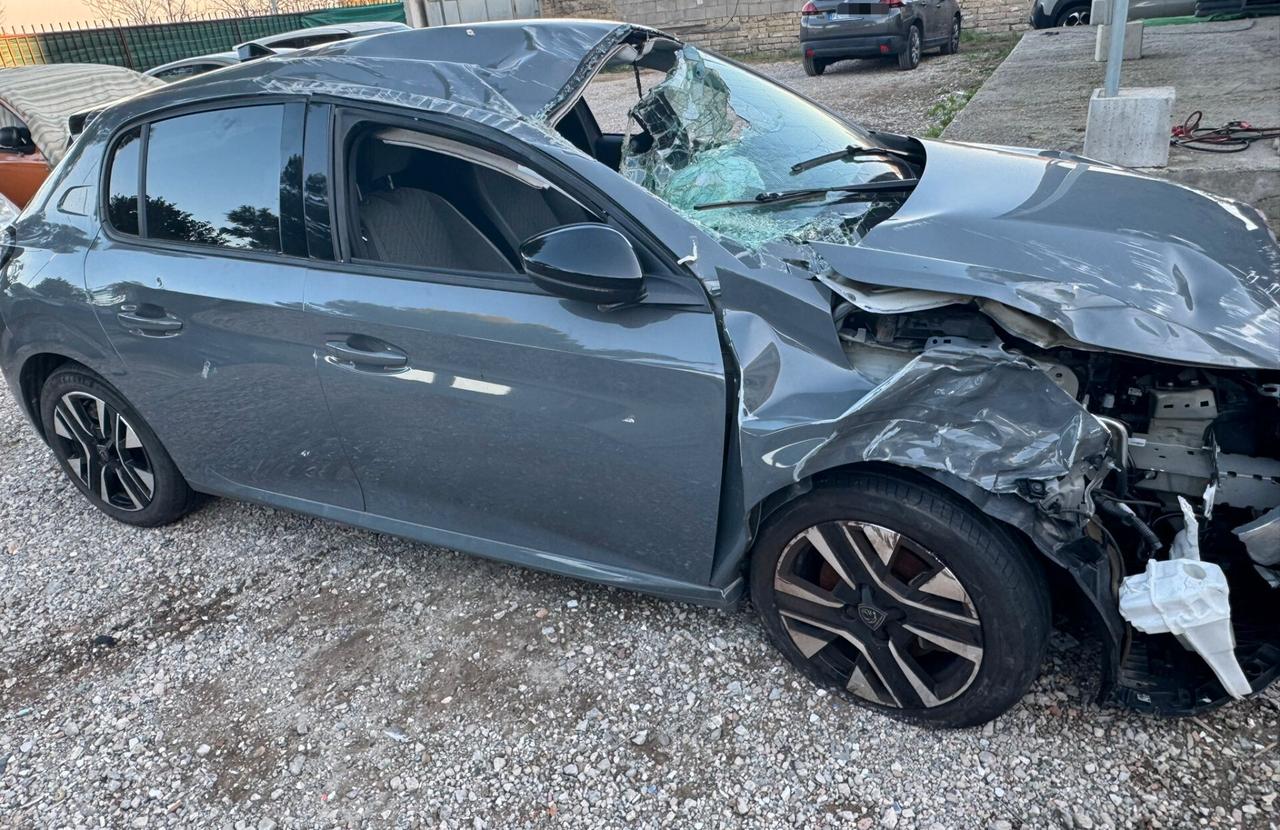Peugeot 208 PureTech 100 Stop&Start 5 porte GT sinistrata incidentata
