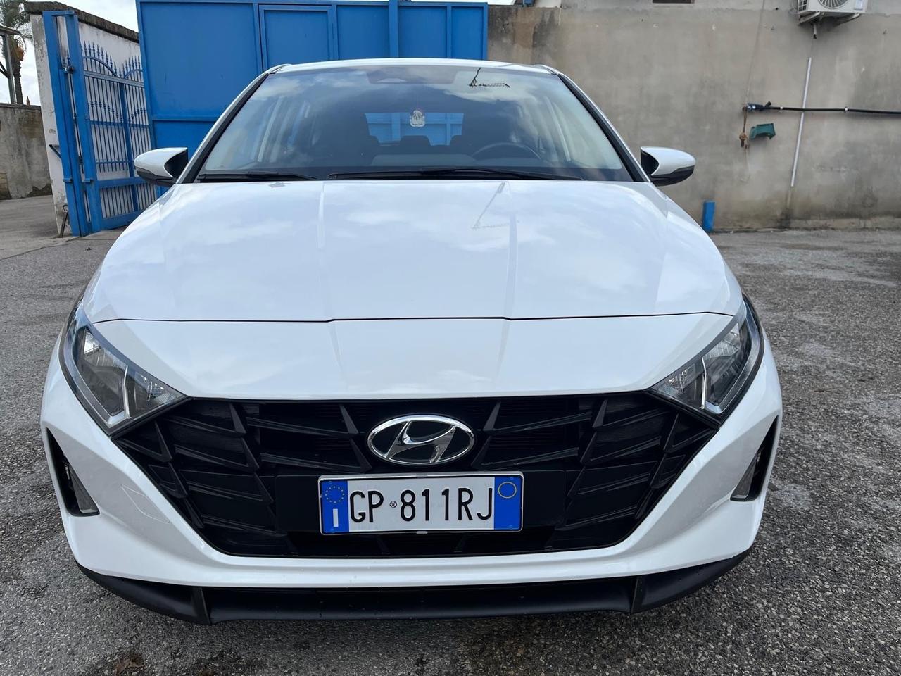 Hyundai i20-1.2 benz-full-2023