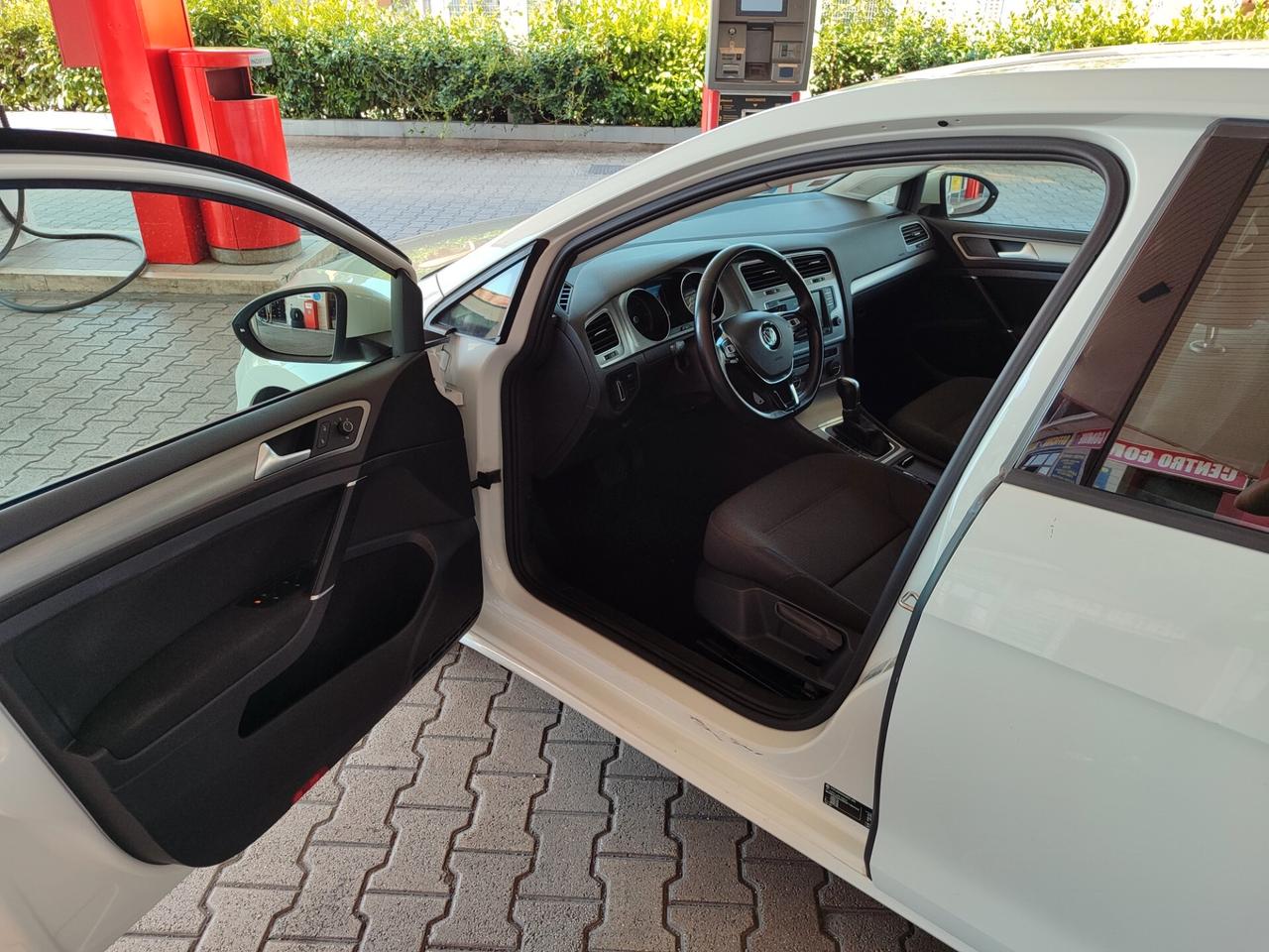 Volkswagen Golf 1.6 DSG ANNO 2016 OK NEOP