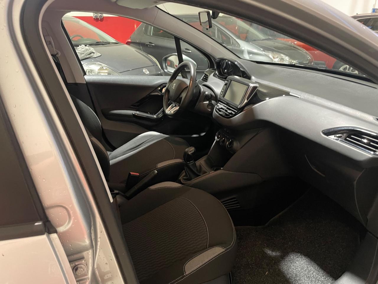 Peugeot 208 PureTech 82 5 porte Allure