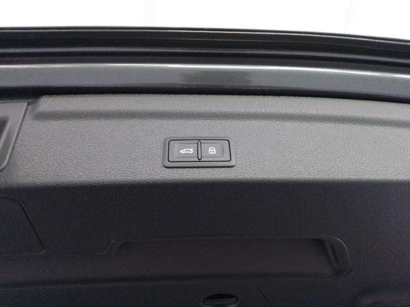 Audi Q3 Sportback 40 2.0 tdi Identity Black quattro 193cv s-tronic