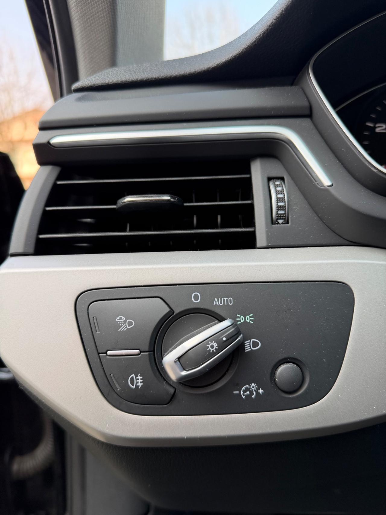 Audi A4 30 TDI/136 CV S tronic line edition