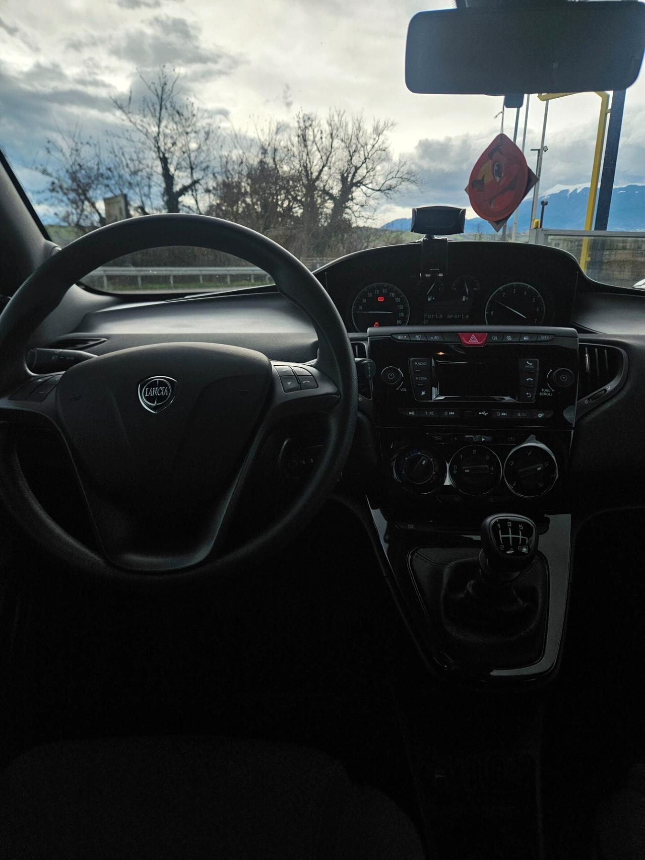 Lancia Ypsilon 1.0 FireFly 5 porte S&S Hybrid Silver