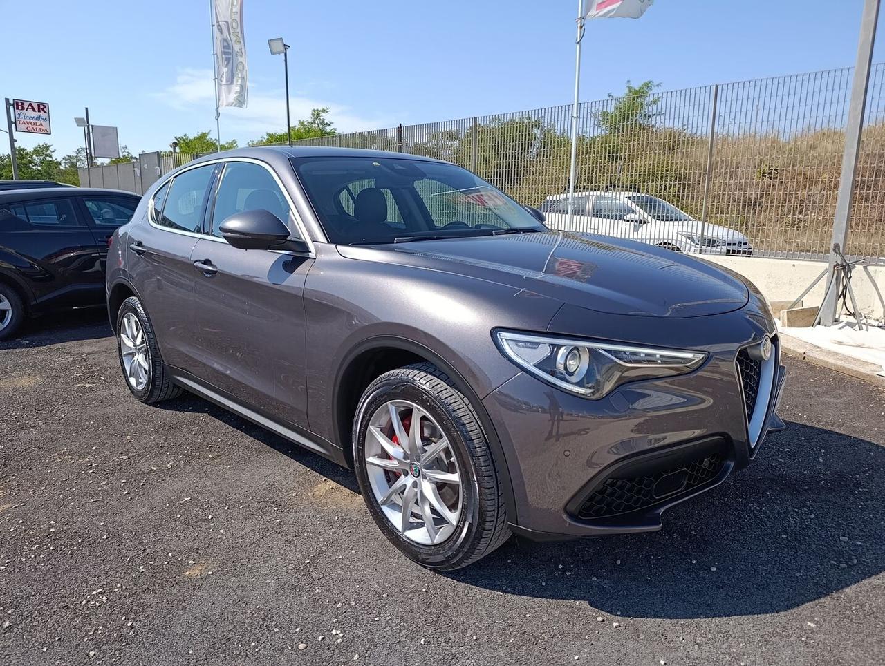Alfa Romeo Stelvio 2.2 t Business Q4 210cv auto my19