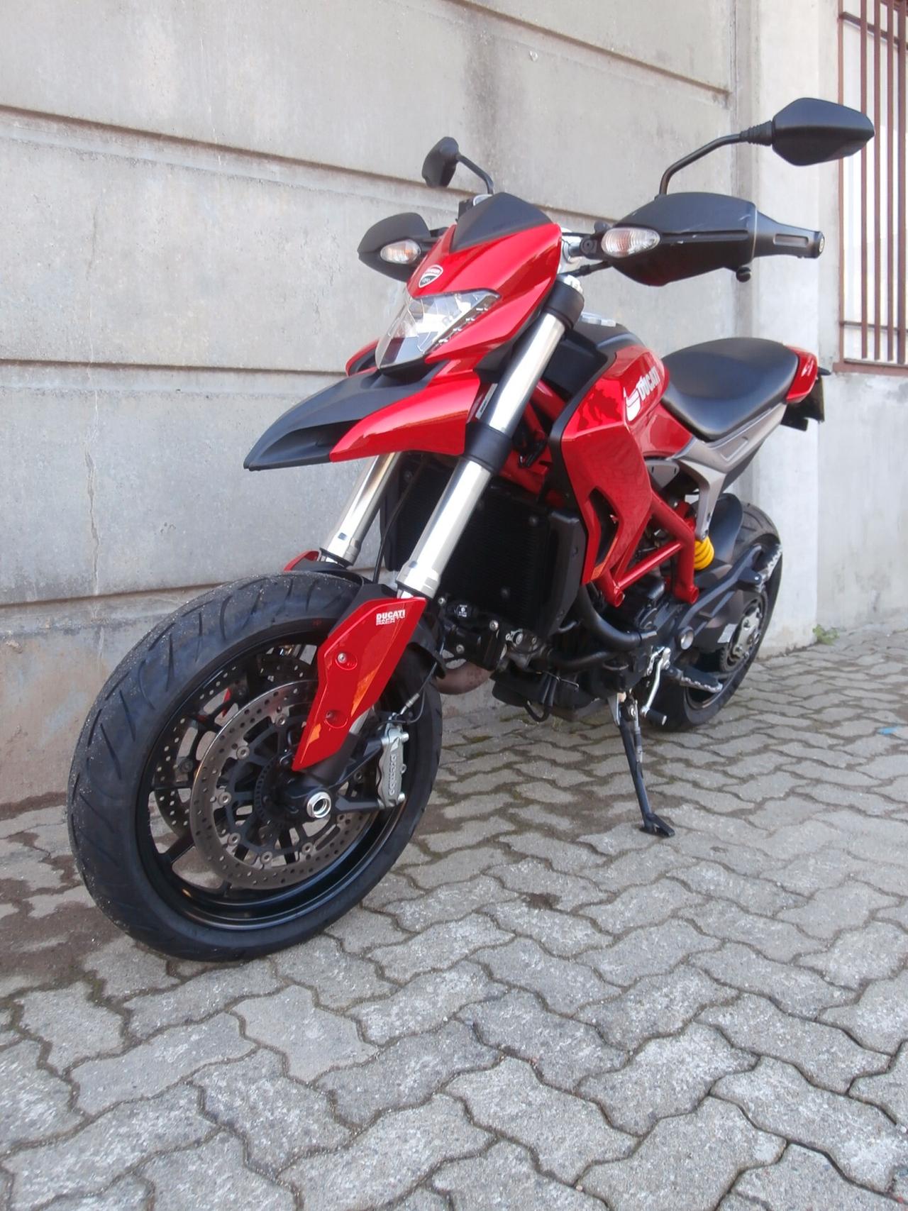 Ducati Hyperstrada 821 del 2014 Compreso trapasso-tagliando-garanzia