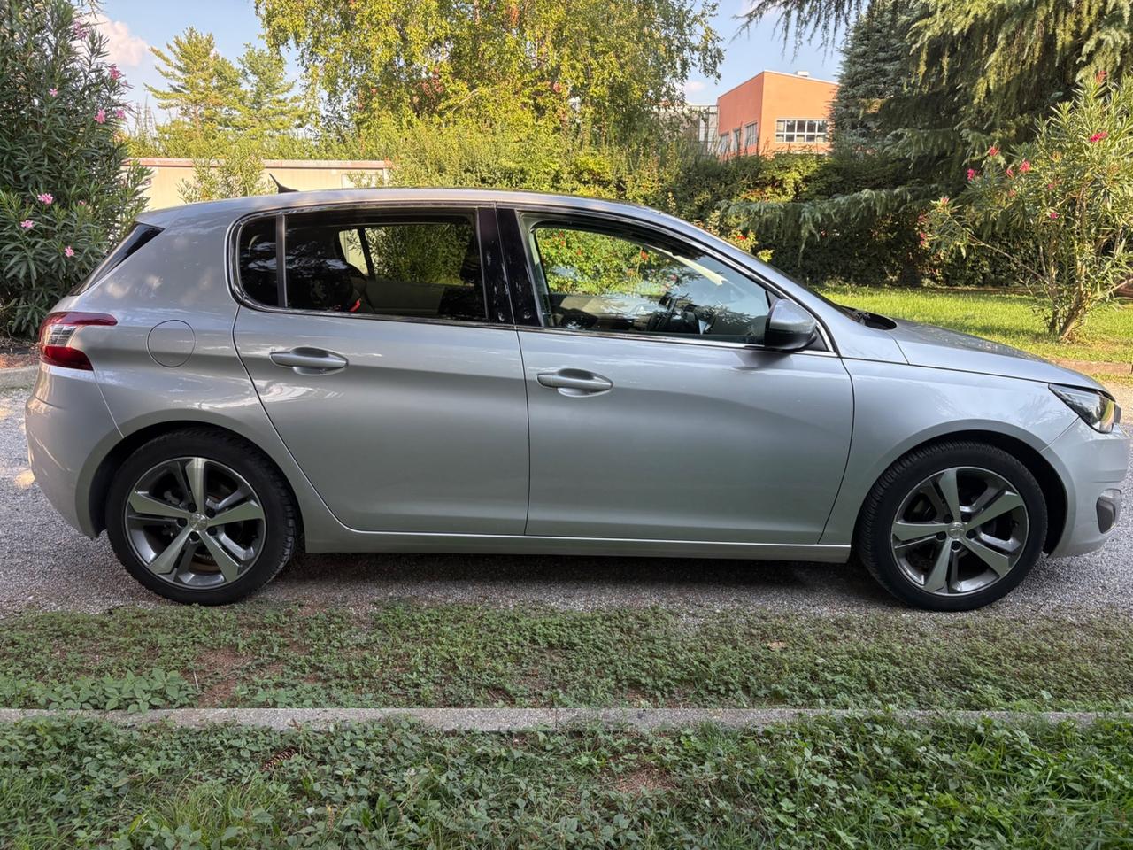 Peugeot 308 5p 1.6 bluehdi 120cv Allure con Tetto Panoramico
