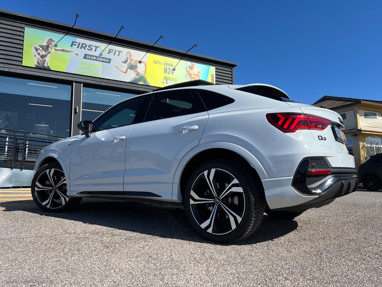 AUDI Q3 SPB 40 TDI quattro S tr. Ident. Black