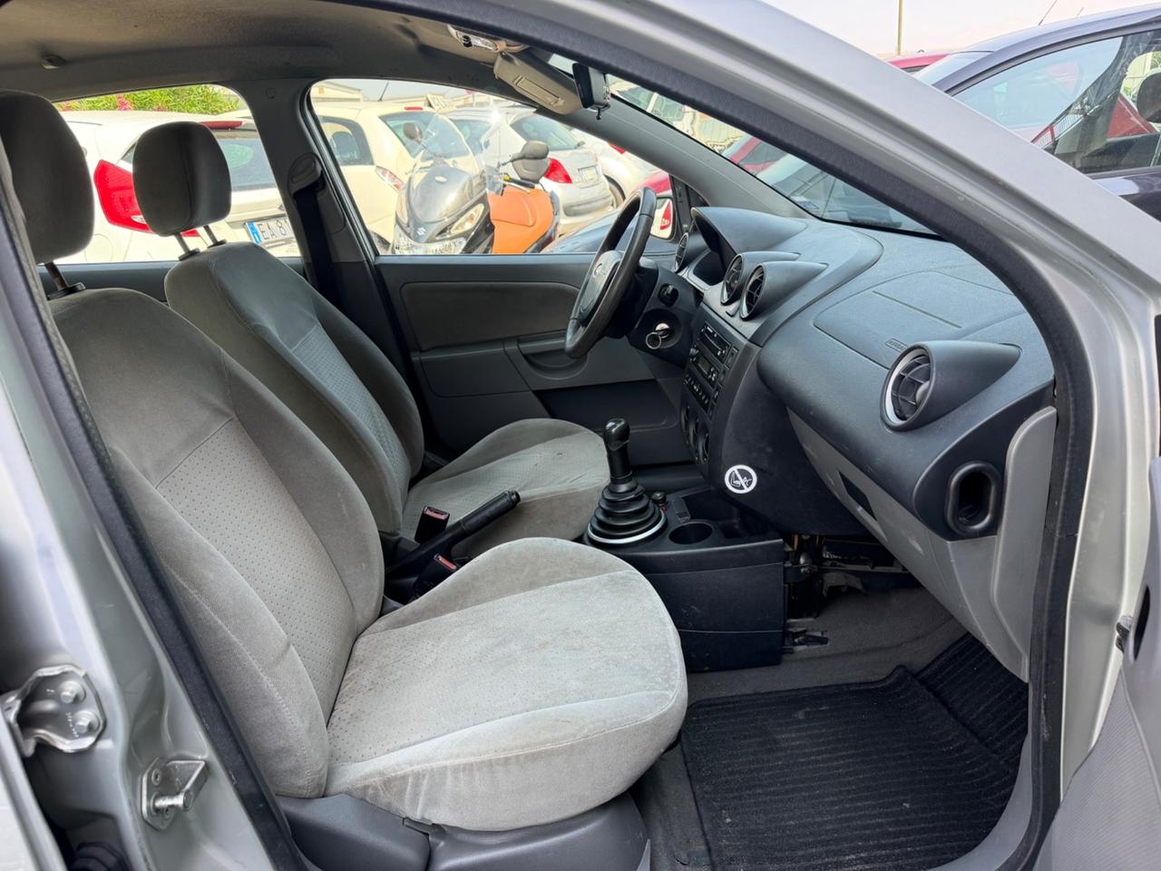 Ford Fiesta 1.4 16V 5p. Ghia