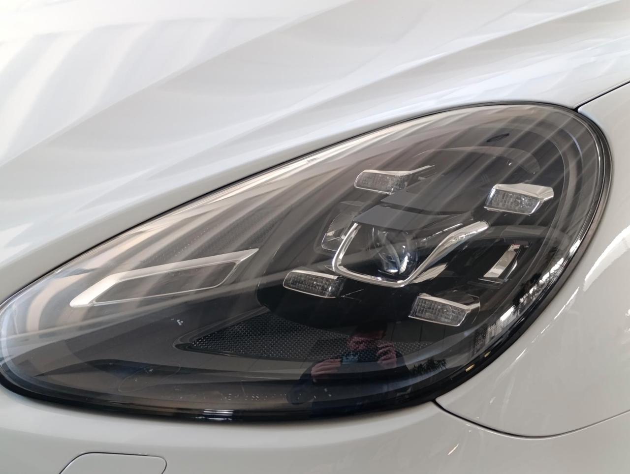 Porsche Cayenne 3.0 Platinum Edition tiptronic