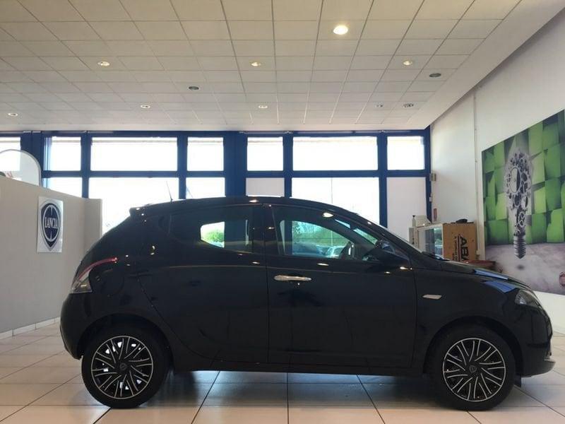 Lancia Ypsilon 1.0 FireFly 70cv S&S Hybrid GOLD my23