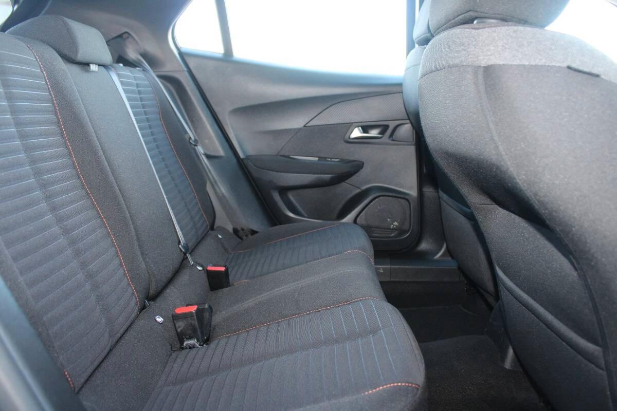 Peugeot 2008 1.5 bluehdi Active s&s 100cv Con NAVIGATORE