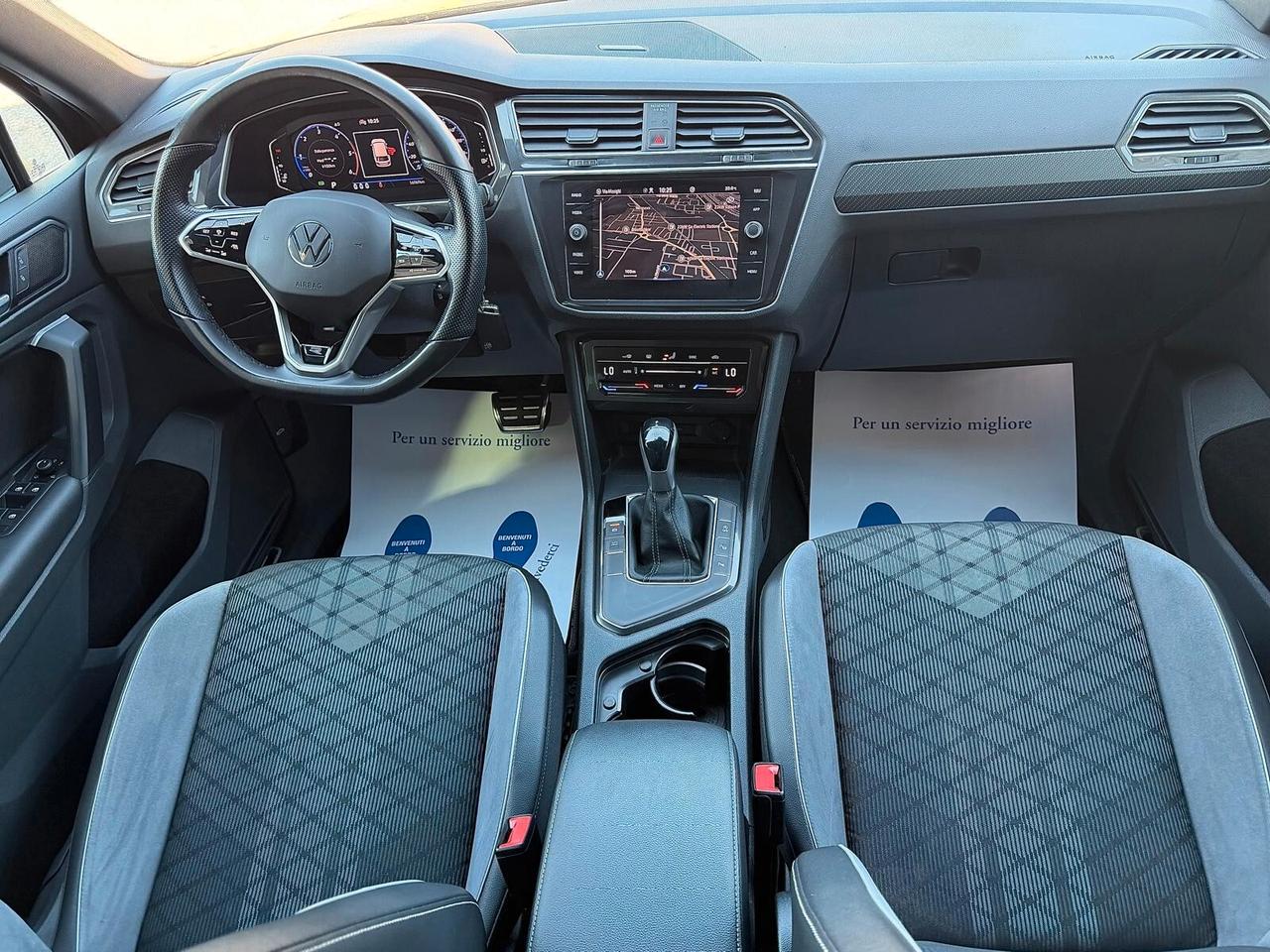Volkswagen Tiguan 2.0 TDI 150 CV SCR DSG R-Line interno ed esterno
