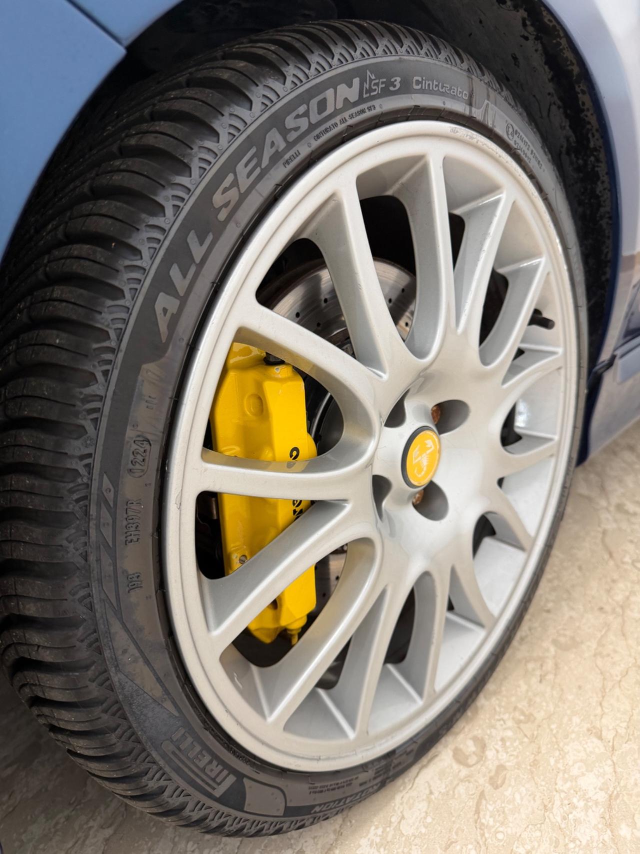 Abarth 500 1.4 Turbo T-Jet TRIBUTO FERRARI
