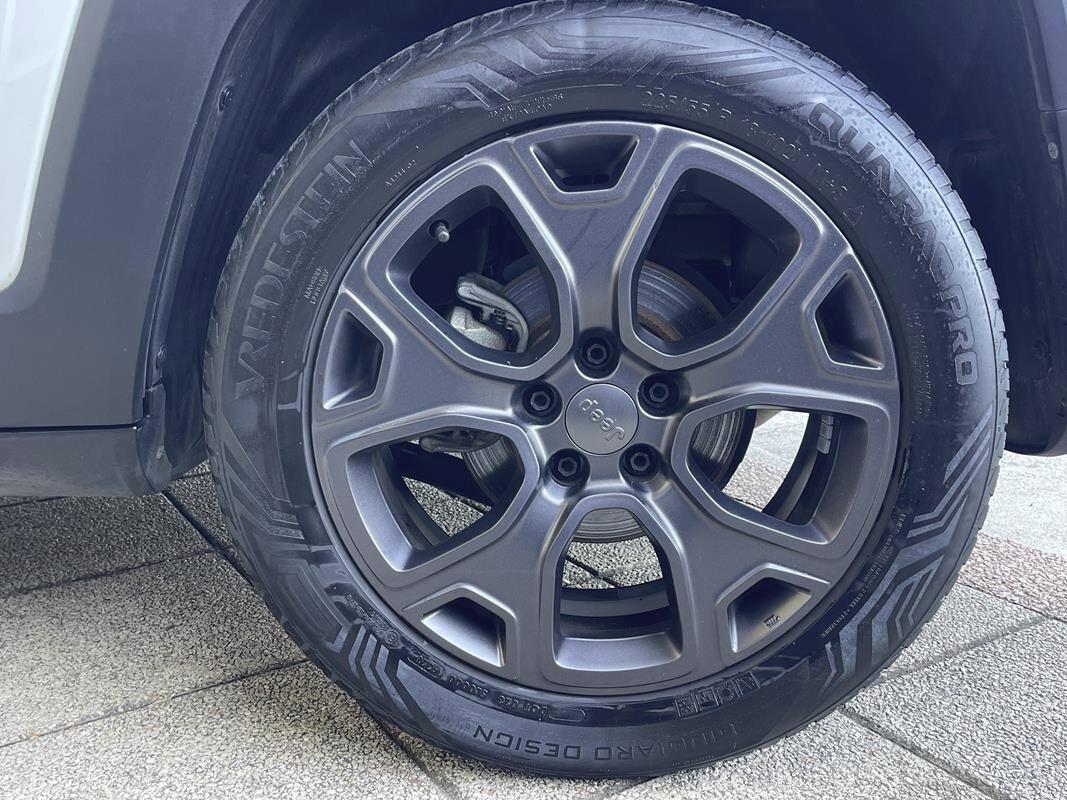 Jeep Renegade 1.6 Mjt 130 CV 80th Anniversary "Navi - Retrocamera - cerchi da 18°- pack black - vetri privacy - Interni specifici 80TH Anniversary in tessuto Premium"