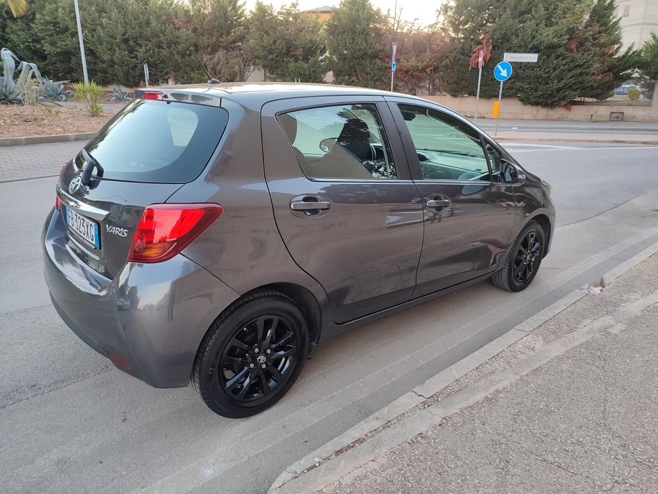 Toyota Yaris 1.4 Diesel ACTIVE 2015!!