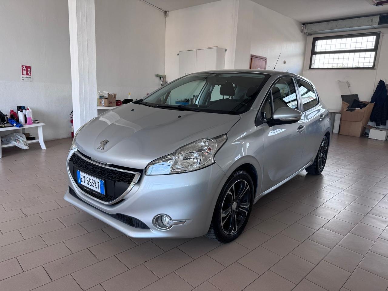 Peugeot 208 1.4 HDi 68 CV 5 porte Allure