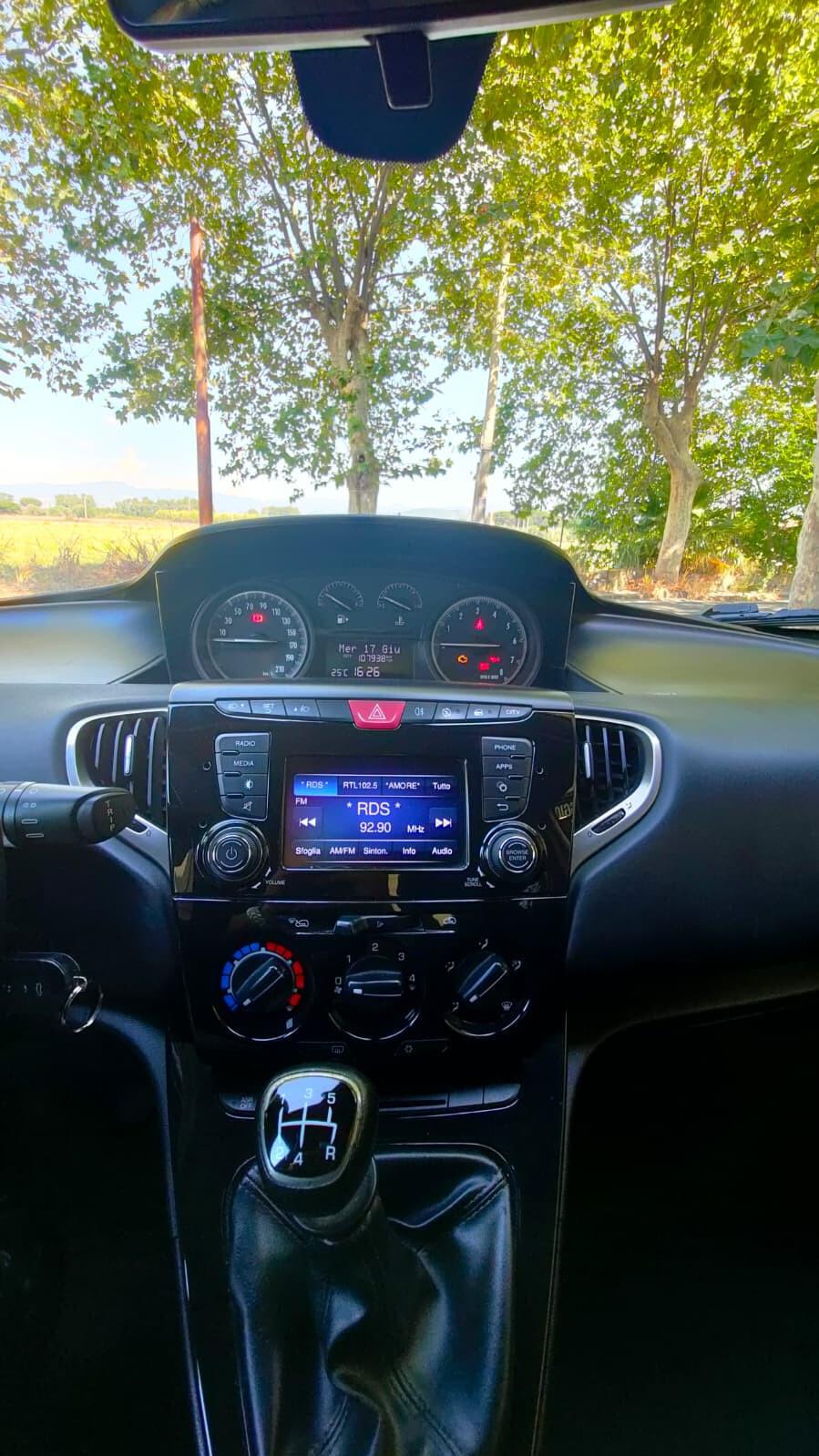 Lancia Ypsilon 1.2 69 CV 5 porte S&S Gold