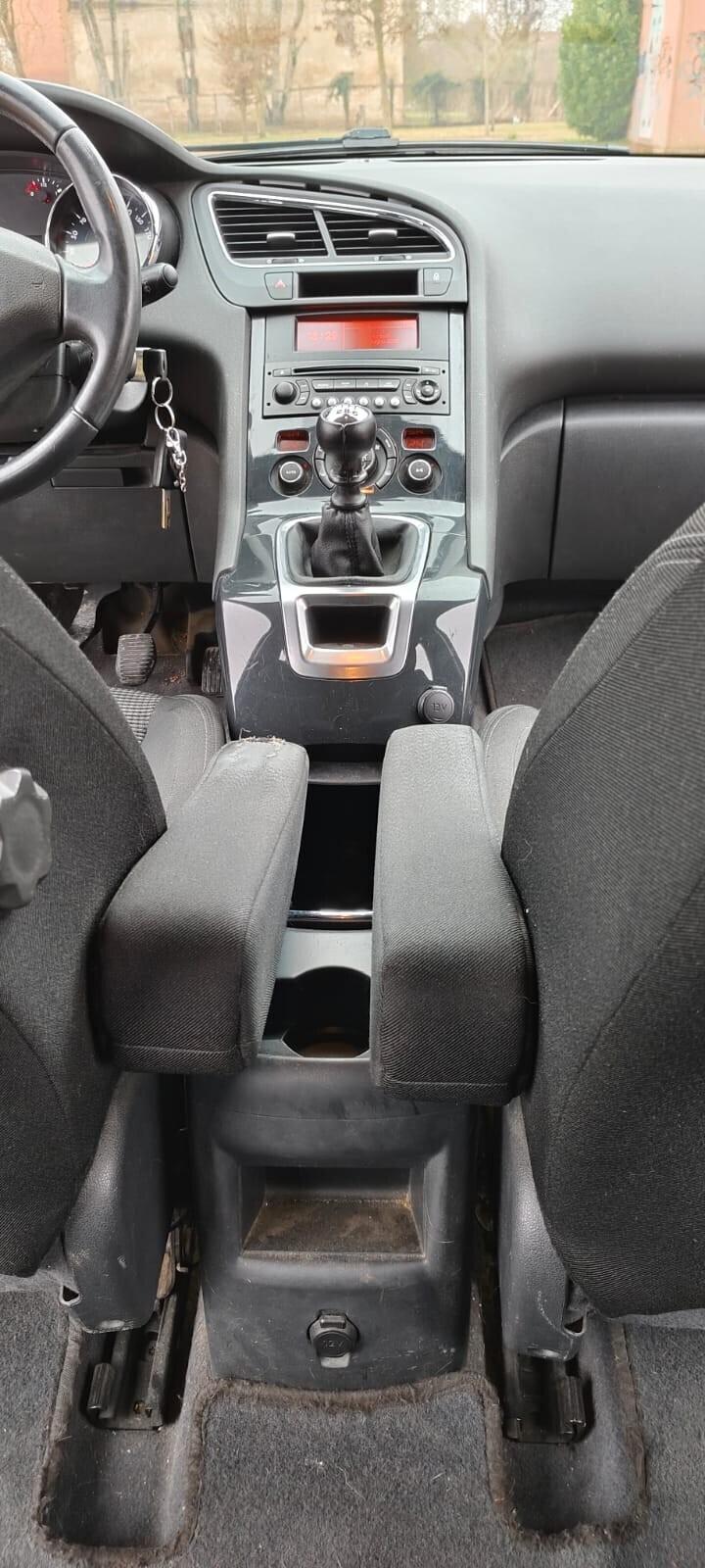 Peugeot 5008 1.6 HDi 110CV Business