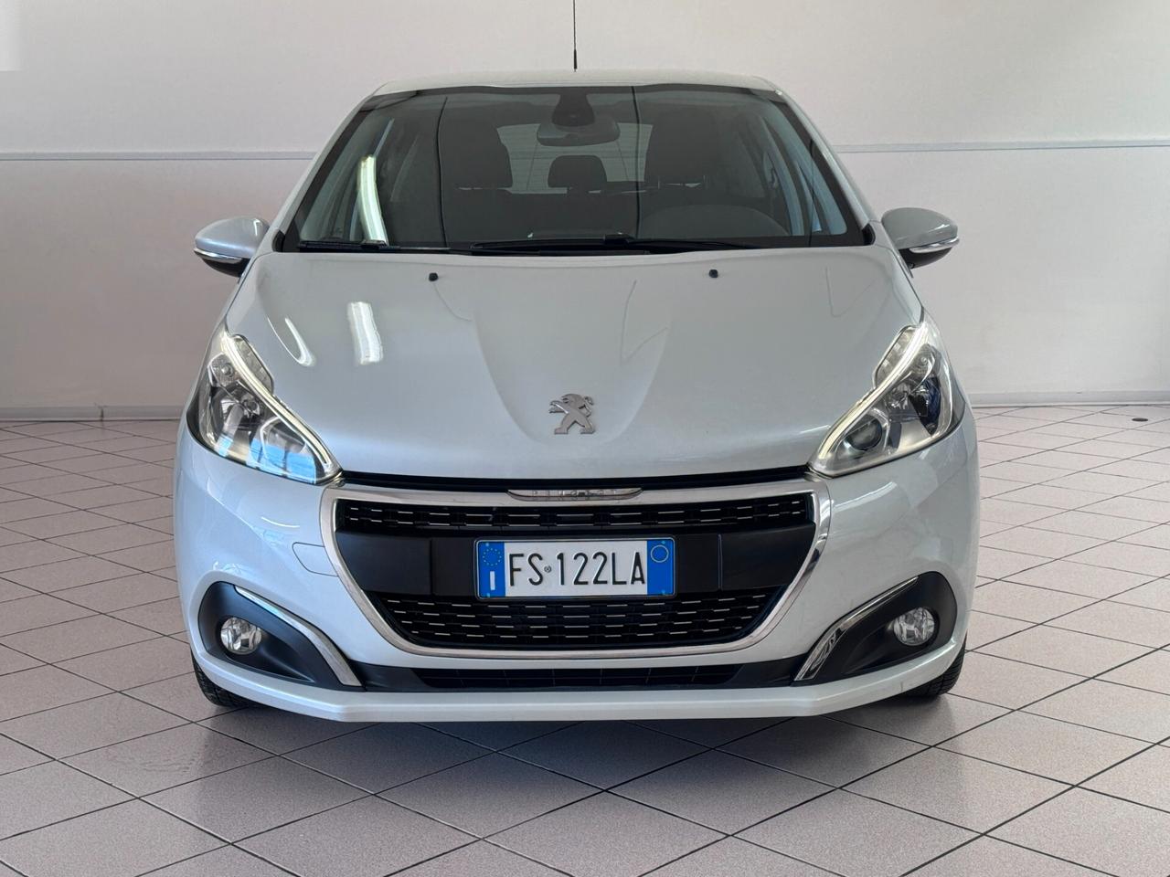 Peugeot 208 1.2 BENZINA 5 PORTE Signature