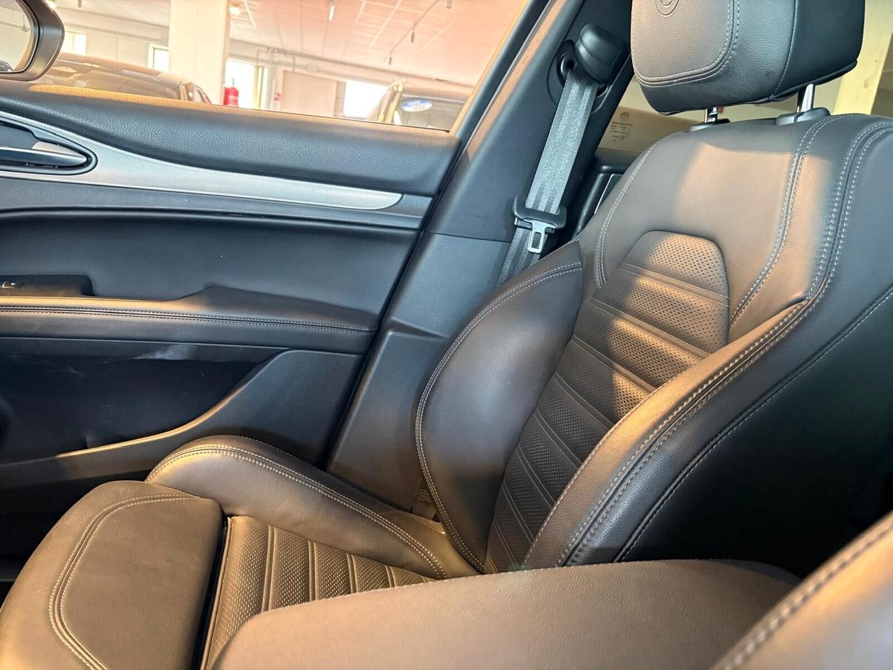 Alfa Romeo Stelvio VELOCE 2.2 Turbodiesel AT8 Q4 SPOTICAR