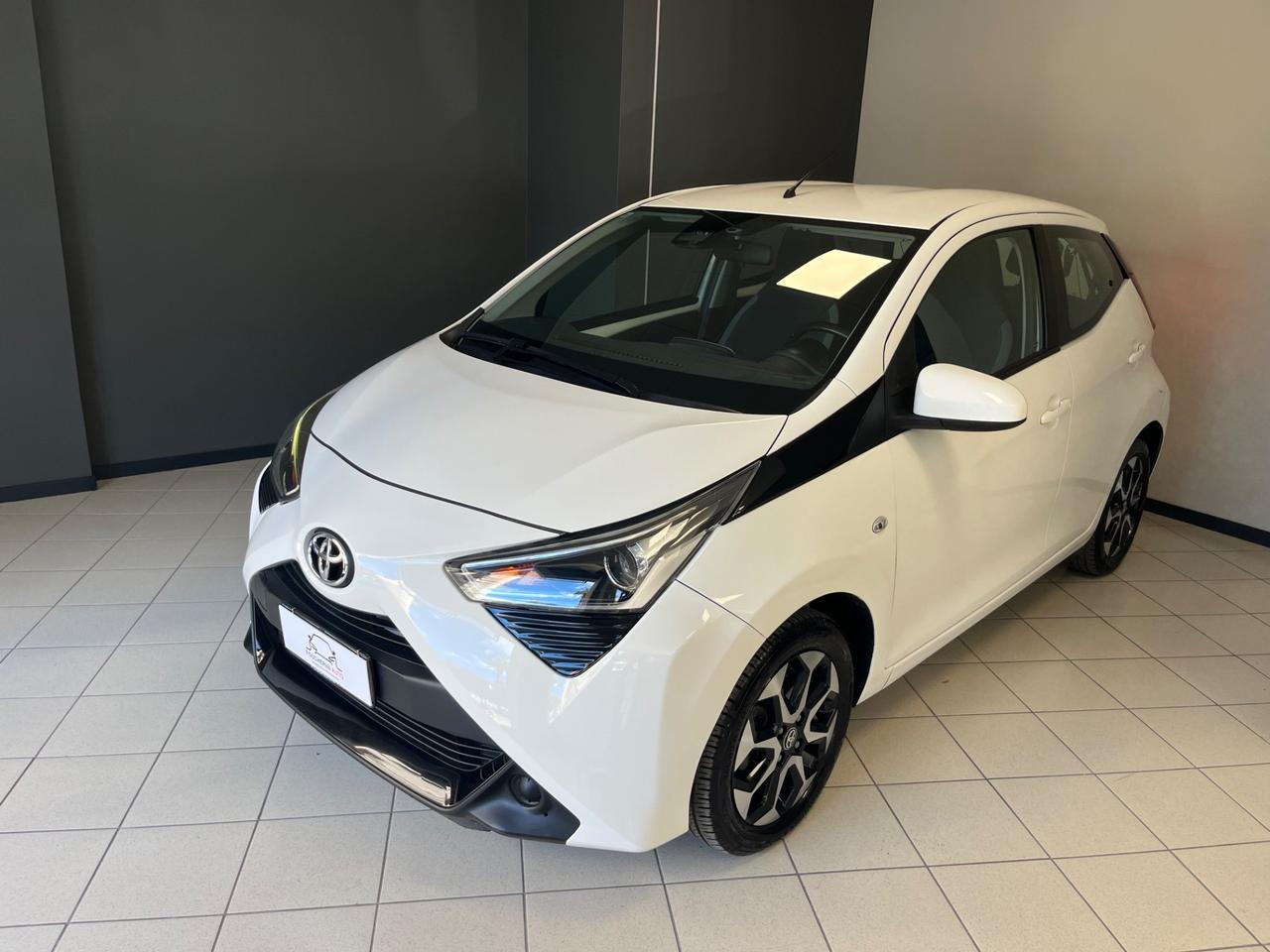 Toyota Aygo Connect 1.0 VVT-i 72 CV x-play