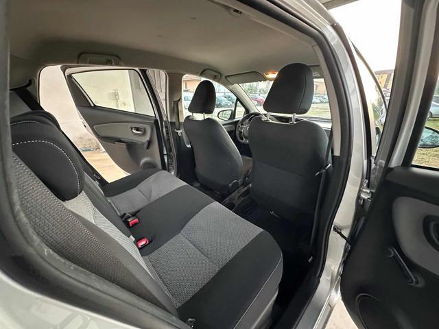 TOYOTA Yaris 1.5 Hybrid 5 porte Active AUTOMATICA PER NEOPATENT