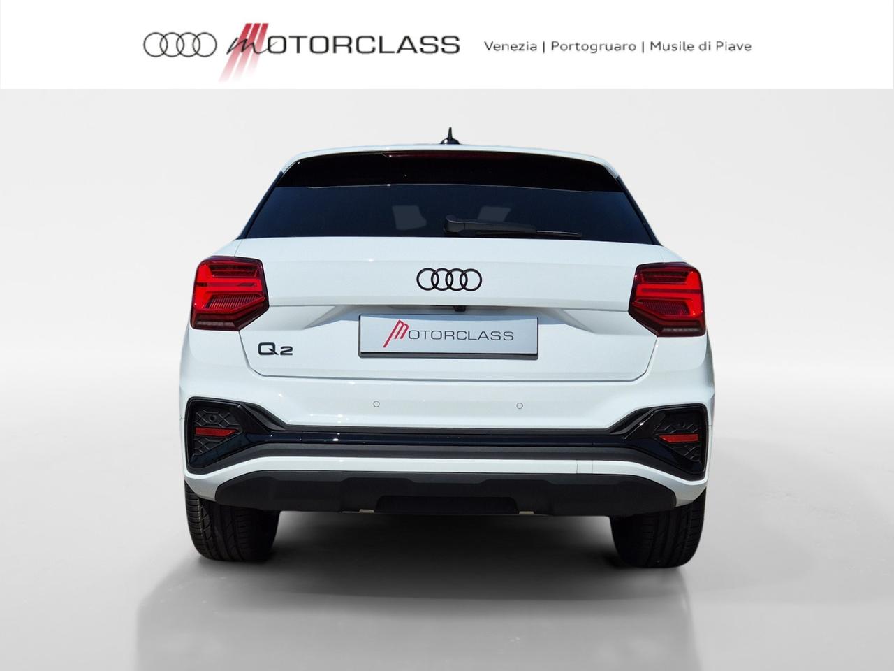 Audi Q2 35 1.5 tfsi identity black